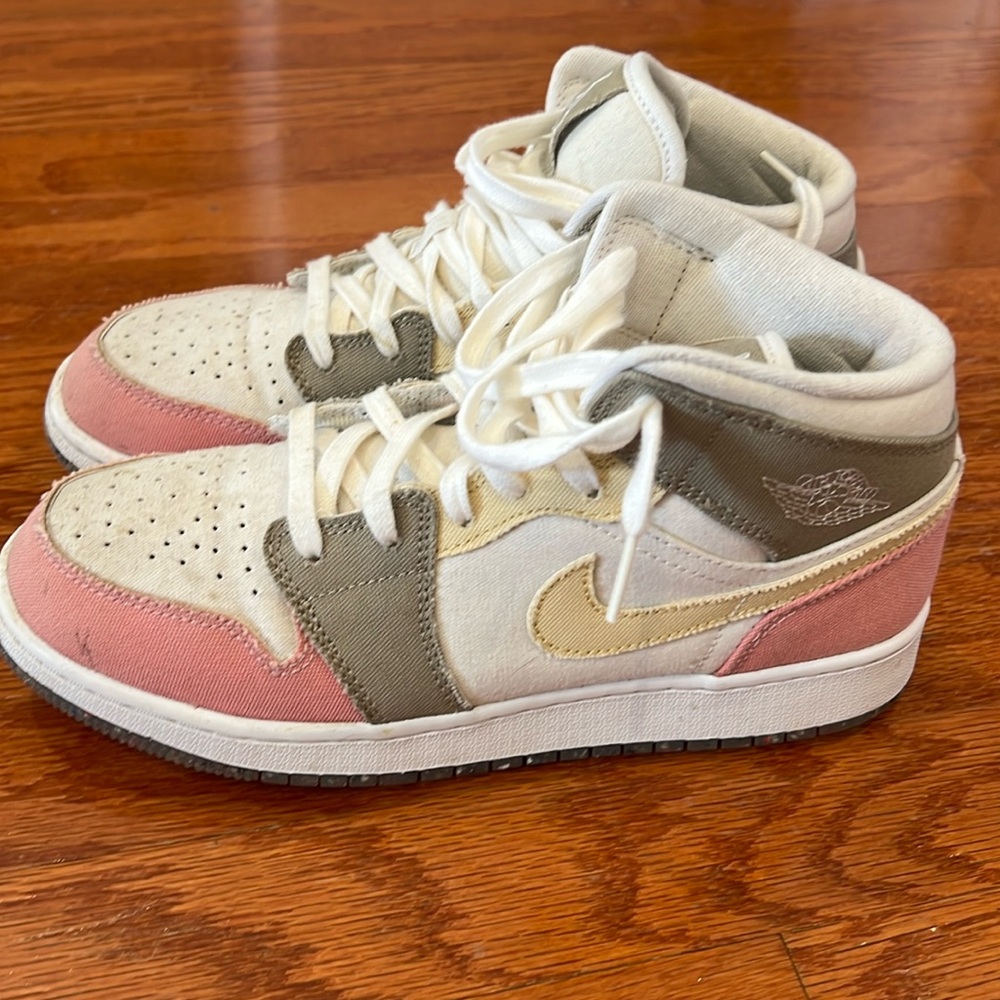 Jordan Mid